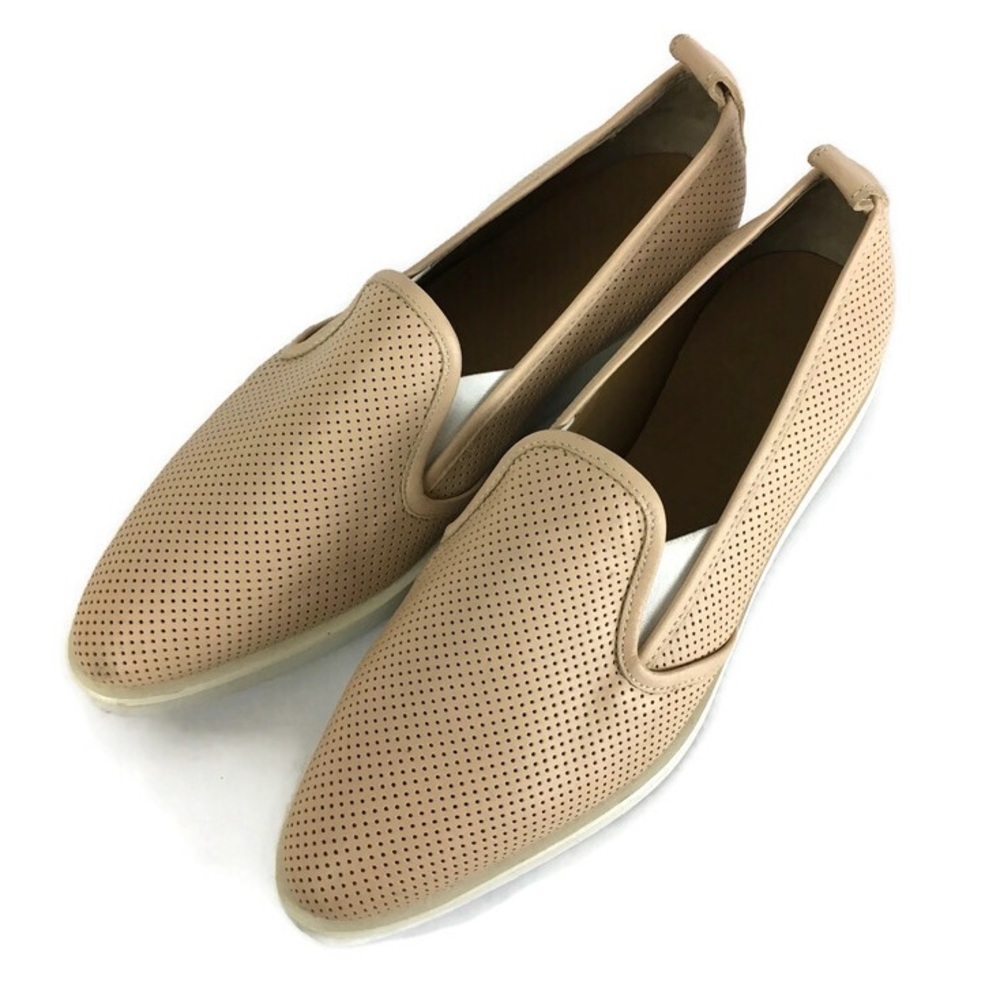 Everlane The Leather Street Shoes Perforated Point Toe Slip On Loafers in Tan